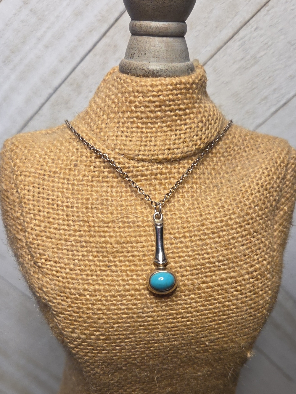 Torquise And Silver Pendant Necklace Faux Chain